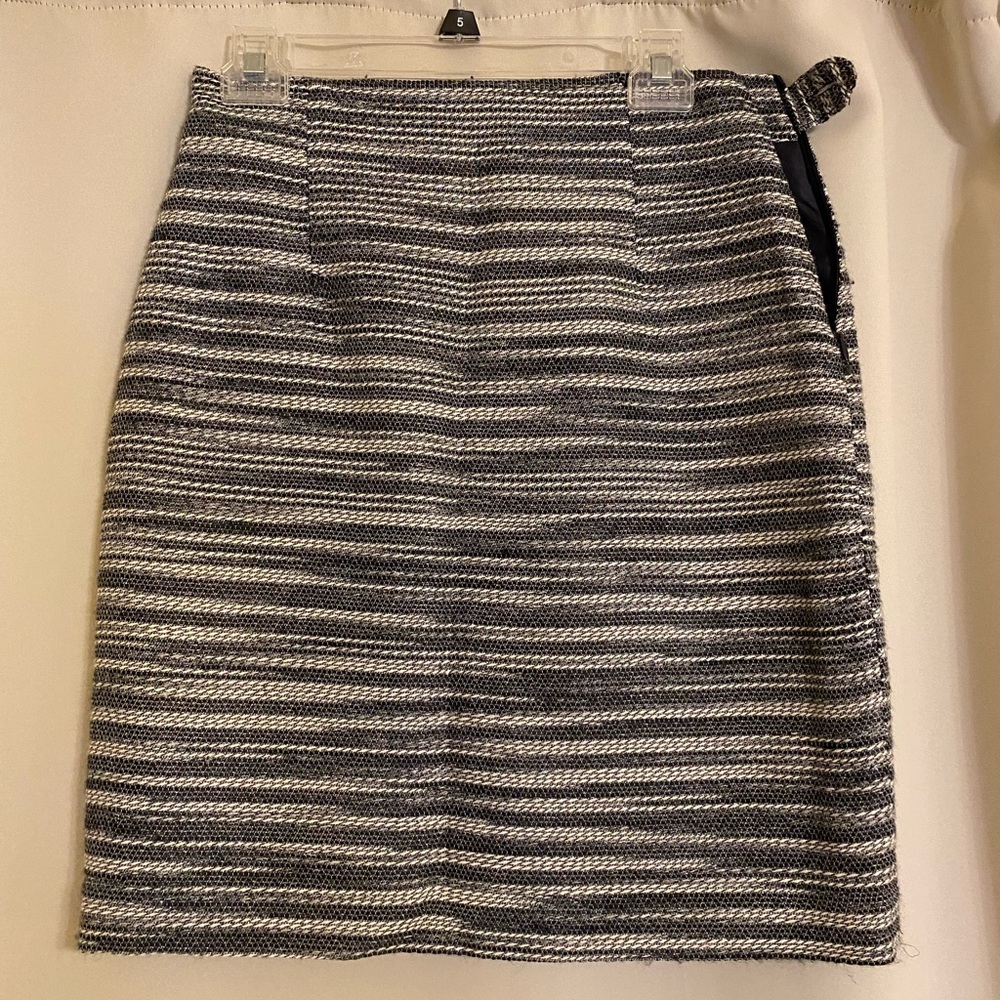 Tweed skirt size 4